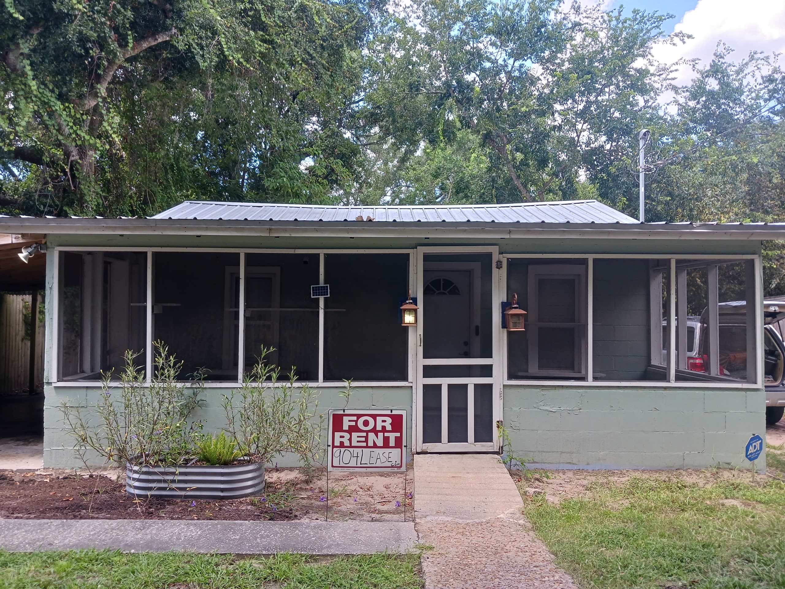 638 Center Street